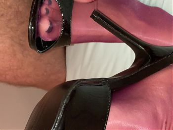 Shoejob, footjob, high heel mules, glossy violet pantyhose, feet